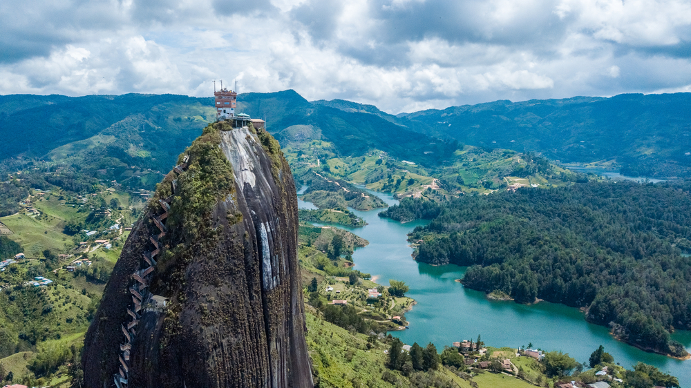 El-Peñón-de-Guatapé-The-Rock-of-Guatape